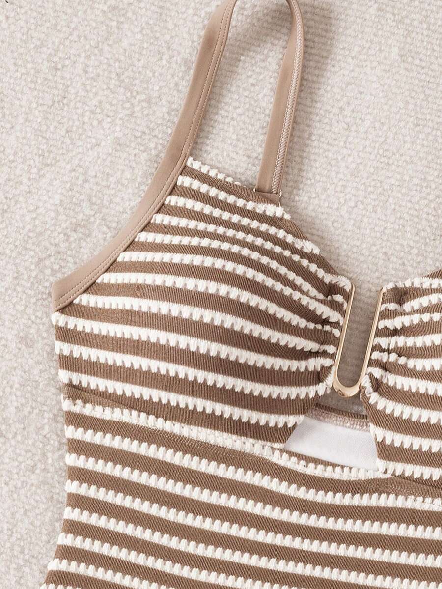 Maiô Elegance Detalhe Metálico em U