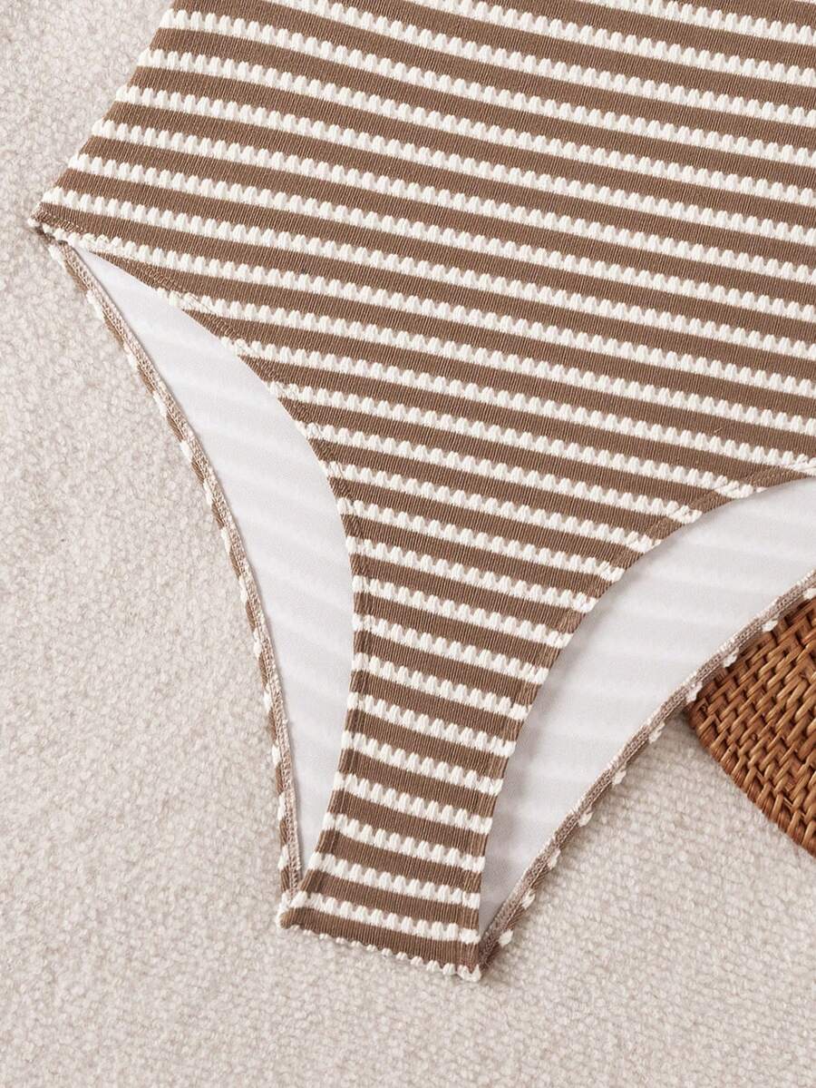 Maiô Elegance Detalhe Metálico em U