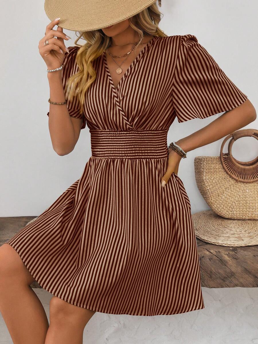 Vestido Listrado Júlia Manga Curta Decote V