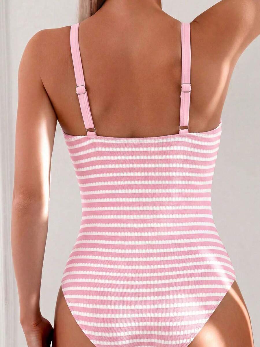 Maiô Elegance Detalhe Metálico em U